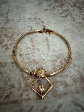 NWOT Zara Gold Sculptural Pendant Choker Necklace